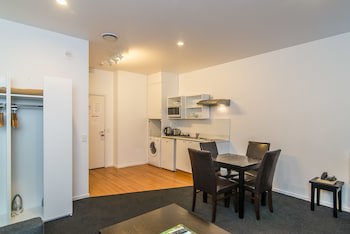 Gilmer Apartment Hotel