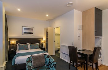 Gilmer Apartment Hotel