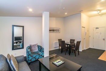 Gilmer Apartment Hotel