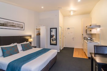 Gilmer Apartment Hotel