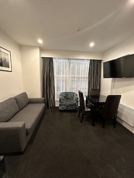 Gilmer Apartment Hotel