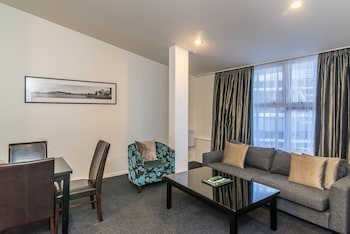 Gilmer Apartment Hotel
