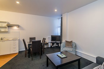 Gilmer Apartment Hotel