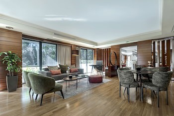 Blazer Suites Hotel