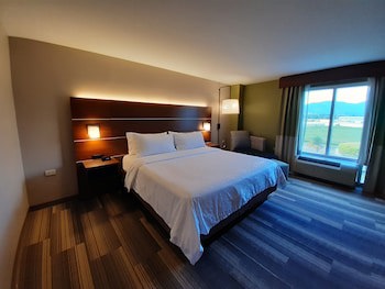Holiday Inn Express Hotel And Suites Trincity Trinidad Airport