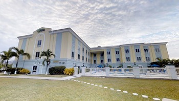 Holiday Inn Express Hotel And Suites Trincity Trinidad Airport