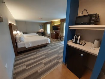 Holiday Inn Express Hotel And Suites Trincity Trinidad Airport
