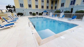 Holiday Inn Express Hotel And Suites Trincity Trinidad Airport