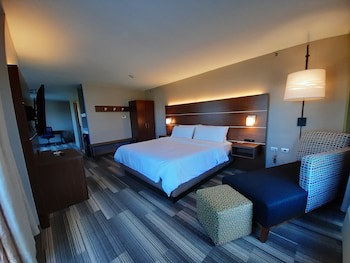 Holiday Inn Express Hotel And Suites Trincity Trinidad Airport