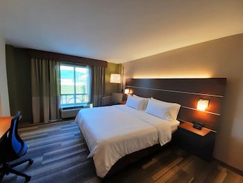 Holiday Inn Express Hotel And Suites Trincity Trinidad Airport