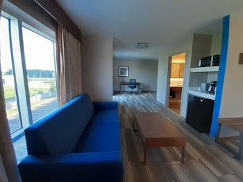 Holiday Inn Express Hotel And Suites Trincity Trinidad Airport