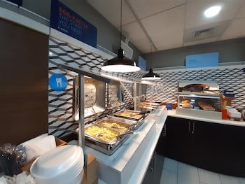 Holiday Inn Express Hotel And Suites Trincity Trinidad Airport