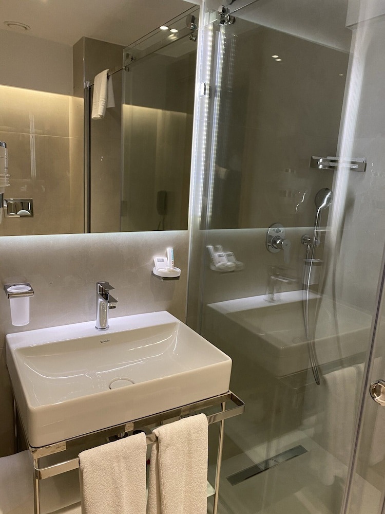 Lady Diana Hotel