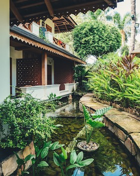 Hotel By The Red Canal