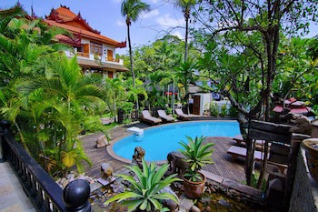 Hotel By The Red Canal