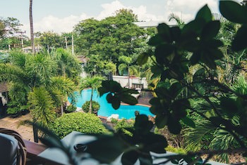 Hotel By The Red Canal