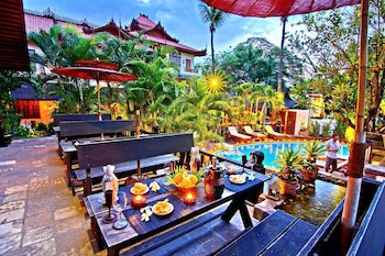 Hotel By The Red Canal