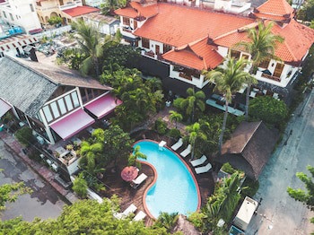 Hotel By The Red Canal