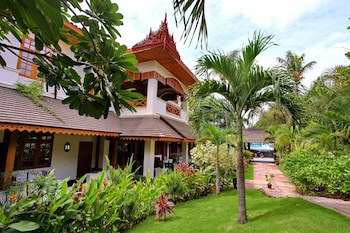Hotel By The Red Canal