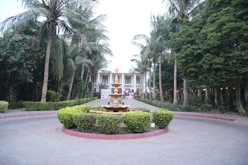 Ramada Plaza By Wyndham Karachi Airport Hotel