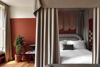Cowley Manor Experimental