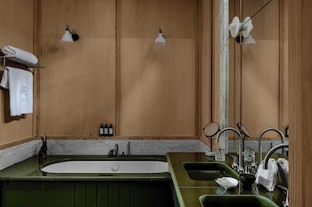 Cowley Manor Experimental