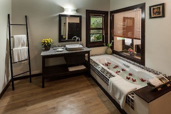 Lanna Dusita Riverside Boutique Resort