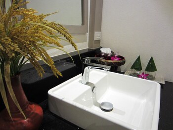 Lanna Dusita Riverside Boutique Resort