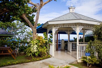 Bay Gardens Beach Resort And Spa