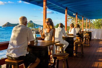 Bay Gardens Beach Resort And Spa