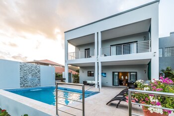 Bay Gardens Beach Resort And Spa
