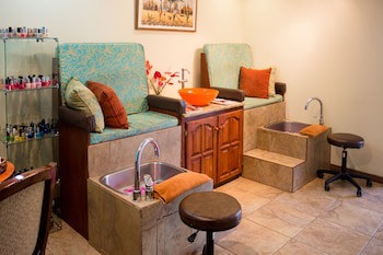 Bay Gardens Beach Resort And Spa