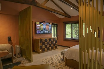 Villa Blanca Cloud Forest Hotel + Retreat