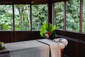 Villa Blanca Cloud Forest Hotel + Retreat