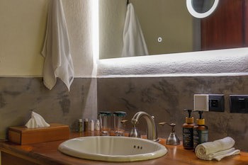 Villa Blanca Cloud Forest Hotel + Retreat