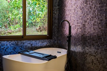 Villa Blanca Cloud Forest Hotel + Retreat