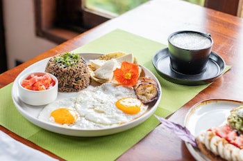 Villa Blanca Cloud Forest Hotel + Retreat