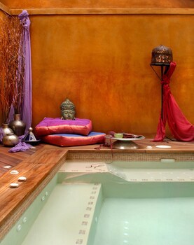 Le Convivial Luxury Suites & Spa