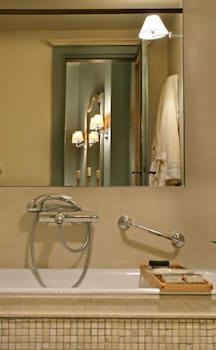 Le Convivial Luxury Suites & Spa