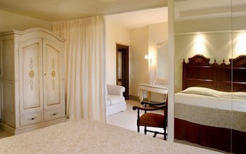 Le Convivial Luxury Suites & Spa