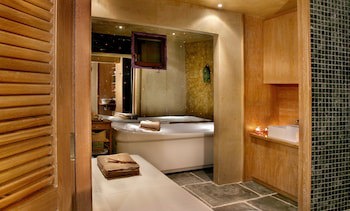 Le Convivial Luxury Suites & Spa