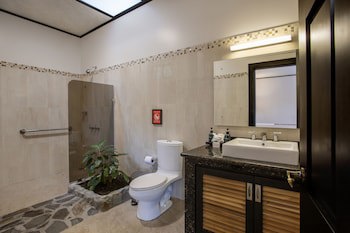 Arenal Manoa & Hot Springs Resort
