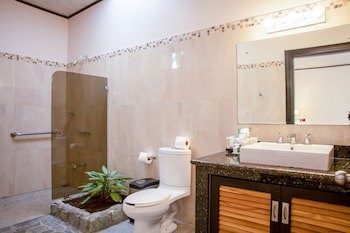 Arenal Manoa & Hot Springs Resort