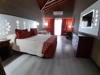 Howard Johnson By Wyndham Resort Pilar