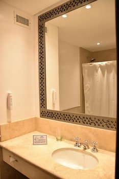 Howard Johnson By Wyndham Resort Pilar