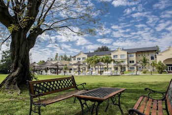 Howard Johnson By Wyndham Resort Pilar