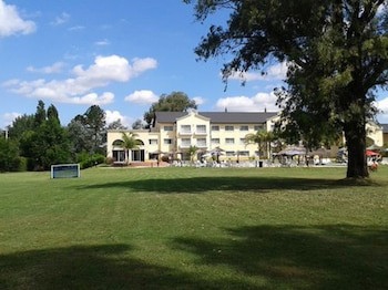 Howard Johnson By Wyndham Resort Pilar