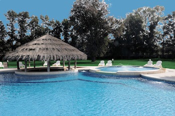 Howard Johnson By Wyndham Resort Pilar