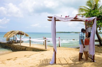 Tropikist Beach Hotel & Resort