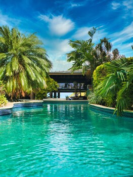 Tropikist Beach Hotel & Resort